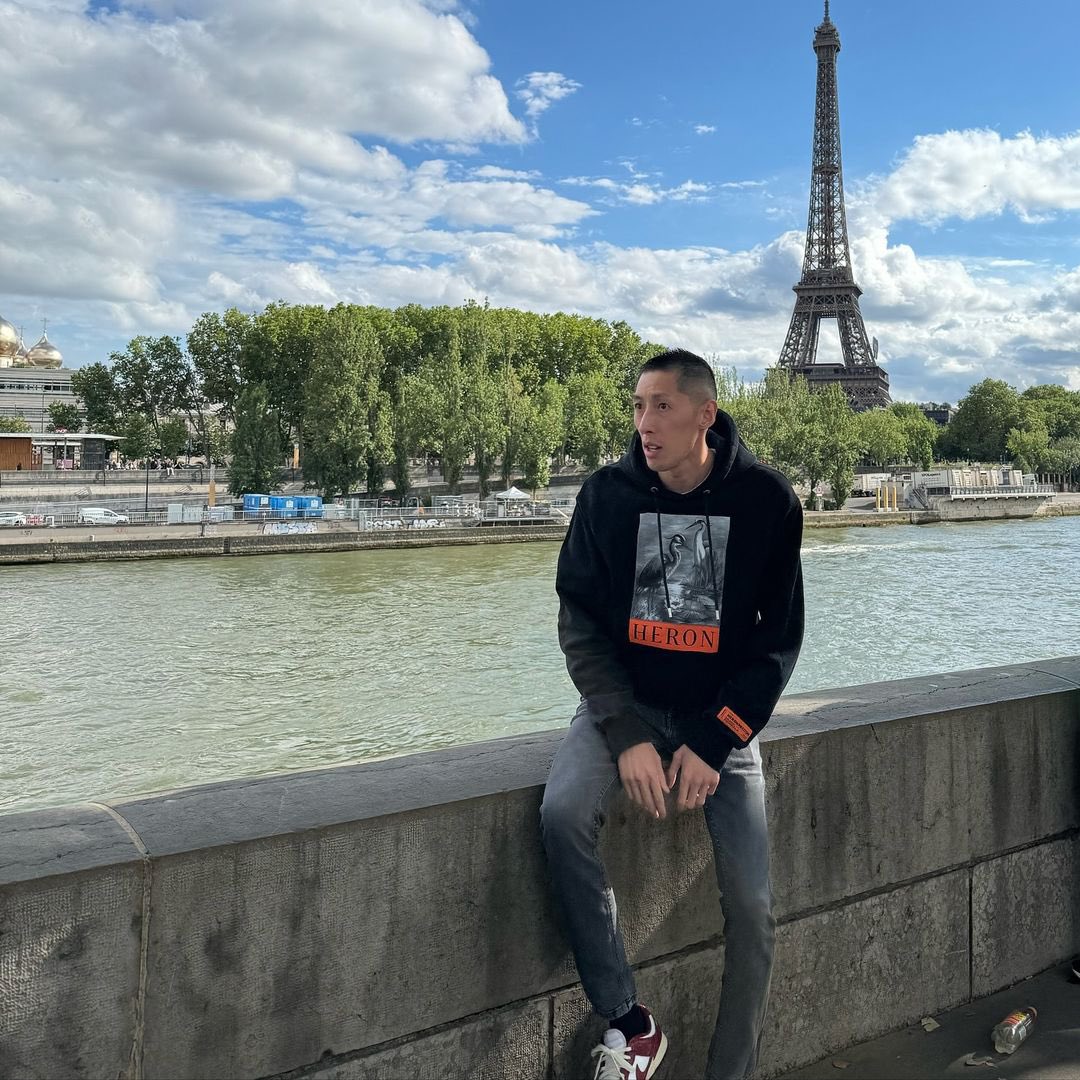 ItsKingChi's tweet photo. Eiffel in love with Paris at first sight. https://t.co/OMx7sScNWt
