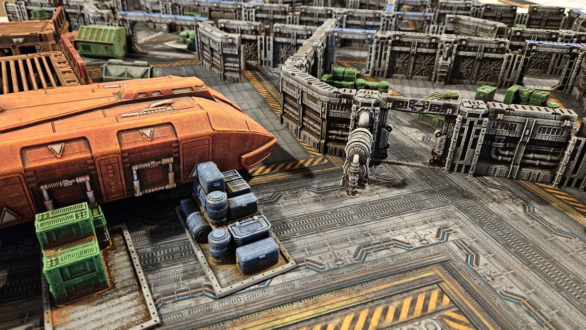Thunderhead_S's tweet photo. This pristine loading bay is about to be visited by #BattleTech #Mech mayhem! A layout of #HEXTECH and #TECHSCAPE CQC and Cargo Yard on this amazing Battlescape by @mrtwiddlecups (on Instagram). Thanks for sharing! https://t.co/0ksTfp7qH7
