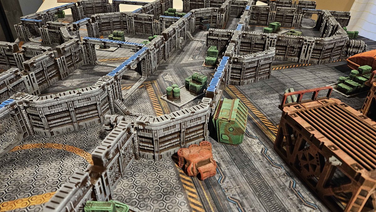 Thunderhead_S's tweet photo. This pristine loading bay is about to be visited by #BattleTech #Mech mayhem! A layout of #HEXTECH and #TECHSCAPE CQC and Cargo Yard on this amazing Battlescape by @mrtwiddlecups (on Instagram). Thanks for sharing! https://t.co/0ksTfp7qH7