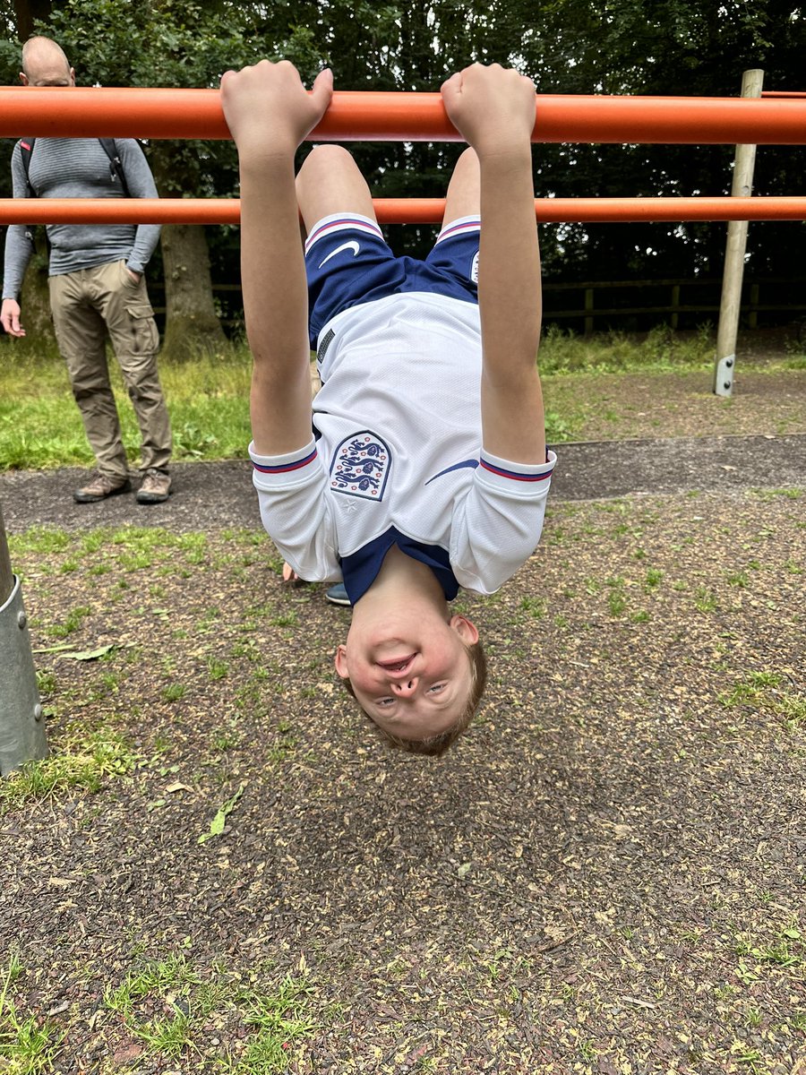mandyhawley's tweet photo. Busy weekend for #BroadoakHFF24. 10 hours sleep, daily banana 🍌 and milk 🥛, shopping 🛒 for healthy ingredients, cooking 🧑‍🍳 bolognaise, going for a walk 🚶,feeding the ducks 🦆, exercising on the park and we saw friends from @Broadoak_PS @Broadoak_Year3 https://t.co/dKWA0GsP50