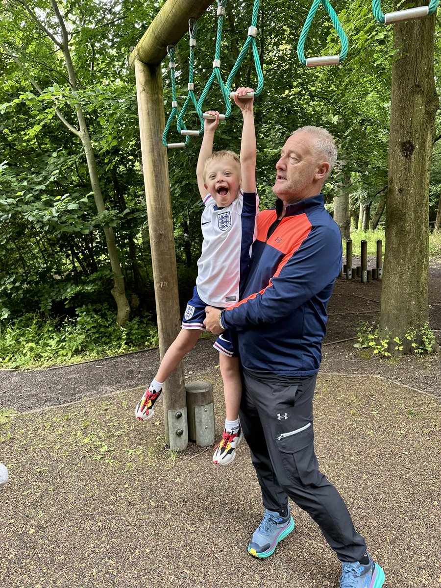 mandyhawley's tweet photo. Busy weekend for #BroadoakHFF24. 10 hours sleep, daily banana 🍌 and milk 🥛, shopping 🛒 for healthy ingredients, cooking 🧑‍🍳 bolognaise, going for a walk 🚶,feeding the ducks 🦆, exercising on the park and we saw friends from @Broadoak_PS @Broadoak_Year3 https://t.co/dKWA0GsP50