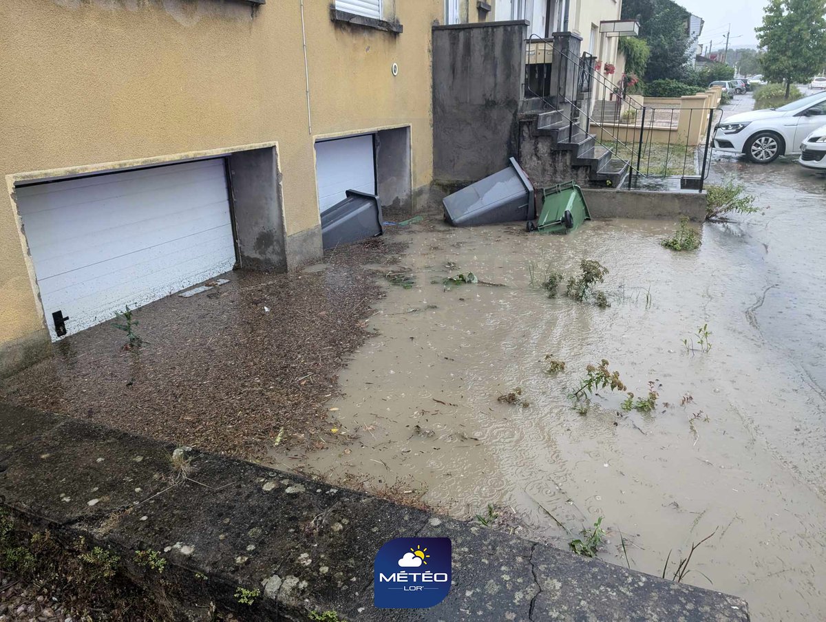 Meteolor's tweet photo. 50mm de tombés du côté de Corny-sur-Moselle, ce qui a engendré de forts ruissellements et des inondations par ruissellements.

Merci à Thierry H. pour les photos et prudence ! 

#meteo #lorraine #orages https://t.co/sXOLSR424J