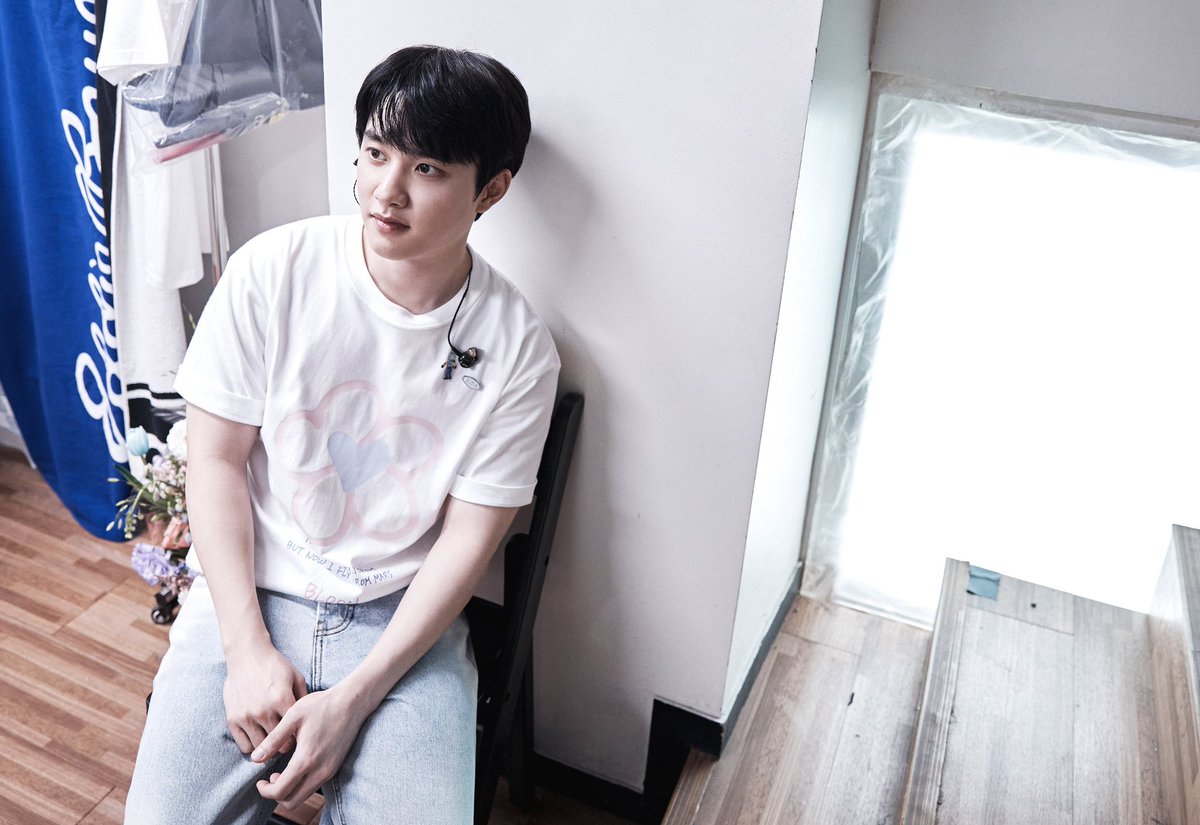 here's a behind the scenes photos as the seoul tour kicks off, captured skillfully by soosoo’s amazing crew.