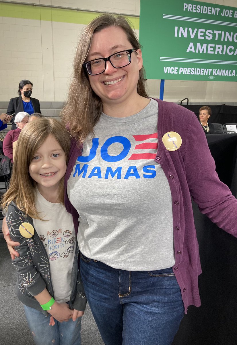 mamas4kamala's tweet photo. There’s still time to order your Mamas gear for the #DemConvention Order now for quick delivery in a variety of styles and colors to rep your #MamaPride for #BidenHarris
💙 https://t.co/iE5jdYzN8L https://t.co/Ny7kkMoVJ7