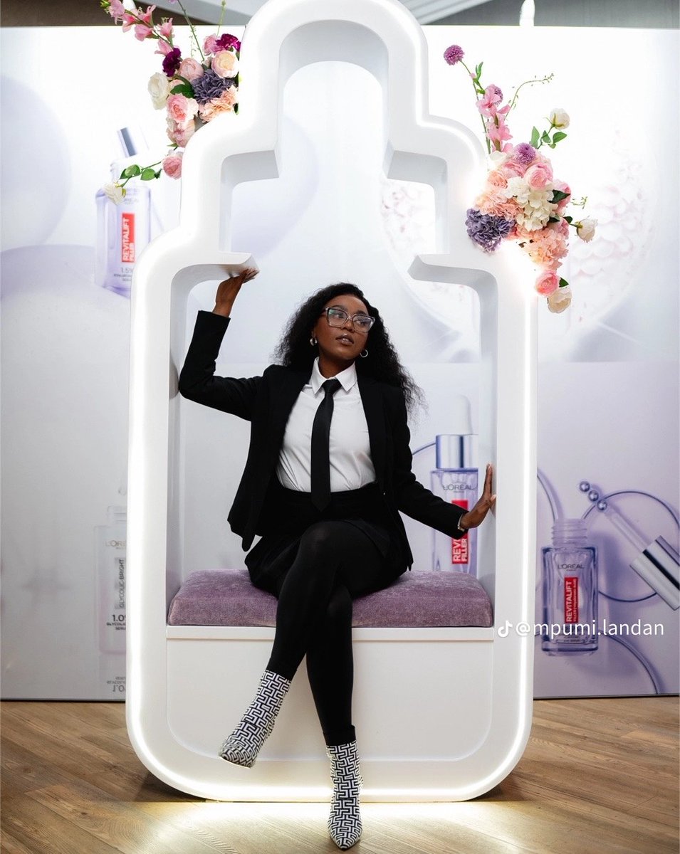 MPUMIATORS_'s tweet photo. Not your basic HEAD GIRL
She means BUSINESS!!!
@LOrealParisUSA @Mpumi_Landan
#Mpumi #Mpumiators #bbmzansi https://t.co/mER4SXueET