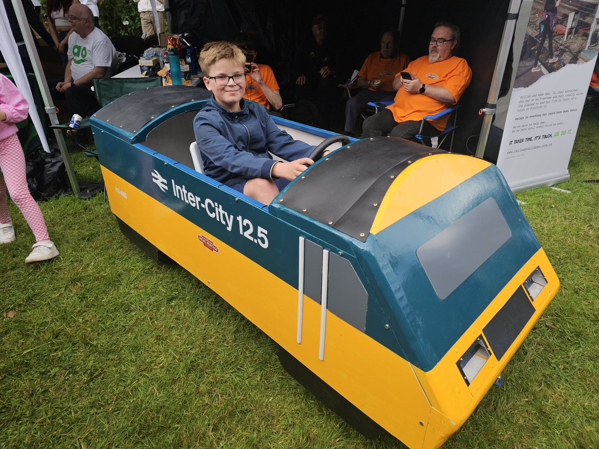 thecyclomaniac's tweet photo. @merseyrail @KrazyRaces @CreweHC he's not letting the bullies at school win had a fab weekend with my best mate firstly on Saturday he got to spot 507001 which he was desperate to see then enjoyed shouting on the team from his 'happy place' @CreweHC at the excellent @KrazyRaces https://t.co/HefCHYxAE7