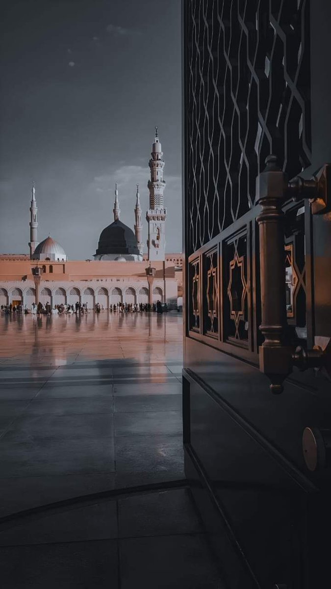 یہ تو طیبہ کی محبت کا اثر ہے ورنہ
کون روتا ہے لپٹ کر درو دیوار کے ساتھ
     ♥️صلی اللہ علیہ والہ وسلم ♥️
#Allah #Madina #islam