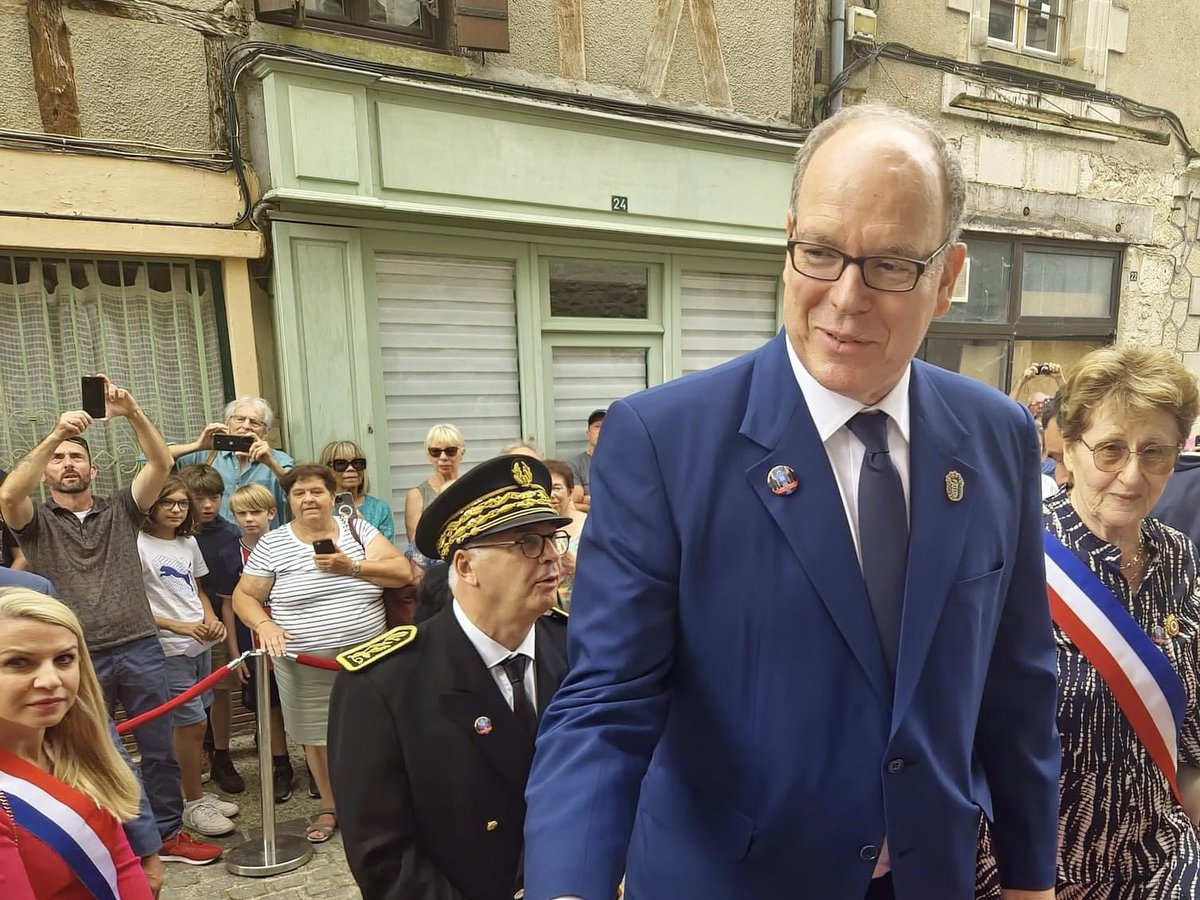 HeleneLaporteRN's tweet image. 🇲🇨🇫🇷 Aujourd’hui à #Duras pour accueillir sur les terres de ses ancêtres, son Altesse Sérénissime, le Prince Albert ll de Monaco où il a inauguré officiellement l’église Sainte Marie-Madeleine suite à sa restauration.