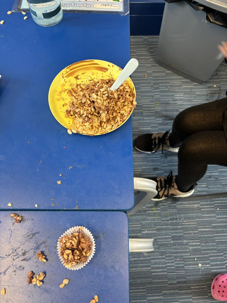 SHAPilotproject's tweet photo. the start of activity week is here!!
Pupils got messy with chocolate and had fun making some rice crispy cakes in the morning before setting out to the park and ending the day with hot chocolate⭐️
#activityweek #SHA #MPP #pilot #chocolate #ricecrispys #cakes https://t.co/S6t2Ev3pPT