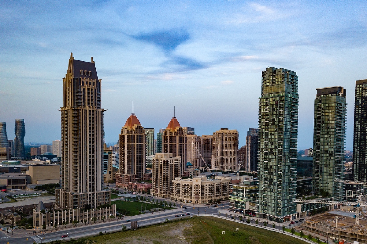 HomesListed's tweet photo. Overall, home sales decreased 13.1 per cent month-over-month in Mississauga, according to the latest report from real estate brokerage Zoocasa. https://t.co/bDbYbfZMVO https://t.co/hRSLjdBlfY