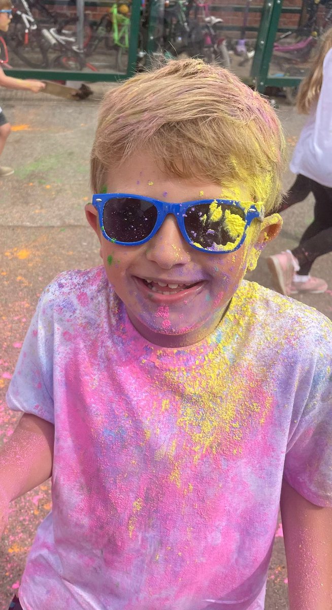 QuayAcademy's tweet photo. What an amazing time we all had at the colour run today! Thanks to our fabulous parents for joining in the fun. #teamquay @dretnews @QuayPrincipal https://t.co/6NEKQUKSuS