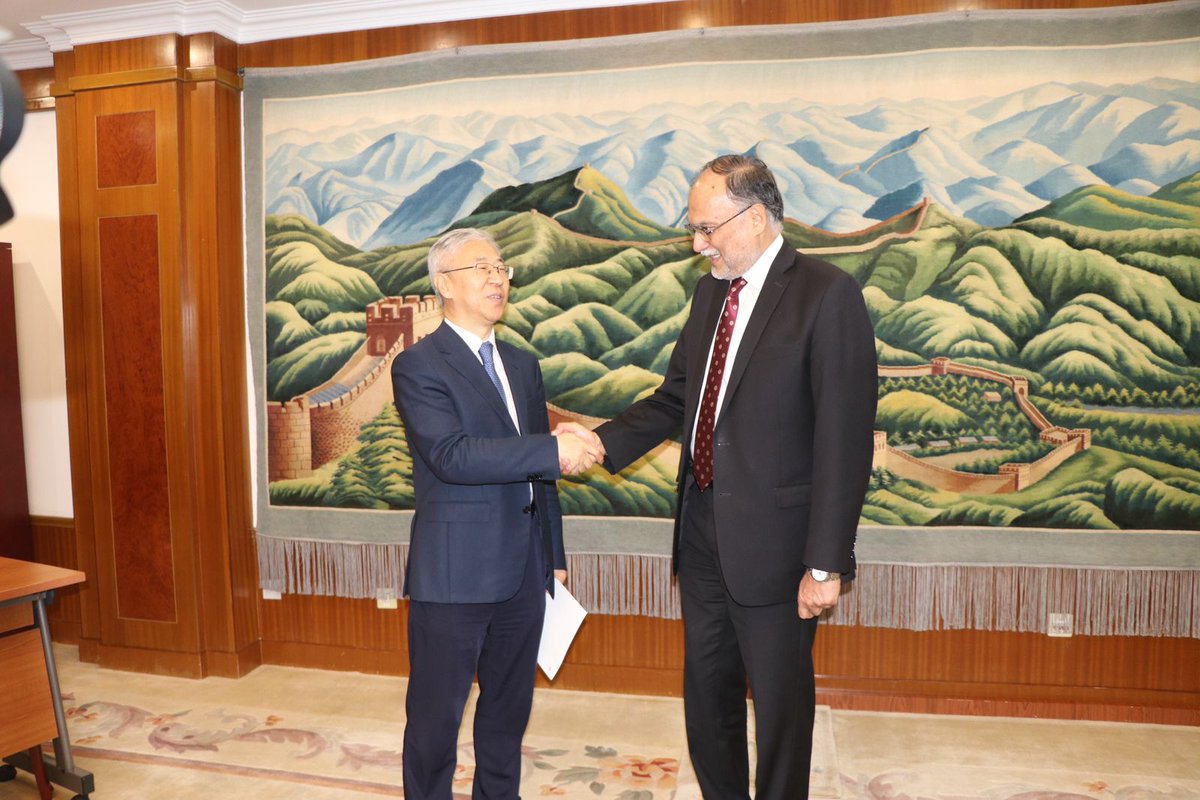 CPECOfficials's tweet photo. 🇵🇰🇨🇳 Planning Minister Prof. Ahsan Iqbal met with H.E Mr. Zhao Chenxin, Vice Chairman of NDRC, at NDRC HQ in Beijing today. 

#CPECPhase2 #PakChinaFriendship  #CPECMakingProgress https://t.co/3zLc27QUKI