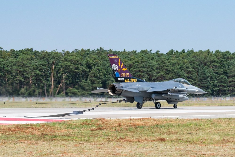 Ashishdangwal07's tweet photo. New Barrier Arresting Kit-12 passes certification test by safely decelerating a @usairforce F-16 from the 31st Fighter Wing at #Malacky Air Base, #Slovakia on July 10, 2024. https://t.co/xB8EeT3I7C