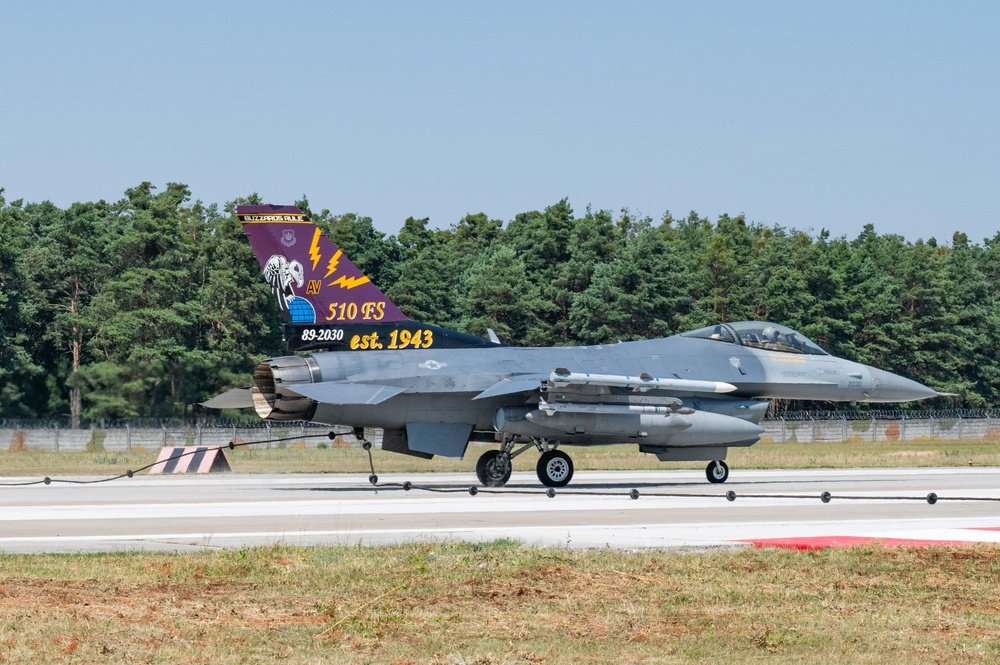 Ashishdangwal07's tweet photo. New Barrier Arresting Kit-12 passes certification test by safely decelerating a @usairforce F-16 from the 31st Fighter Wing at #Malacky Air Base, #Slovakia on July 10, 2024. https://t.co/xB8EeT3I7C