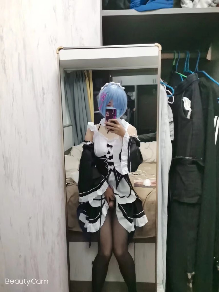 YueAn520's tweet photo. 刚开始接触女装的自己好稚嫩虽然现在也还不会化妆QAQ，有没有姐妹教我化妆 ＃伪娘 ＃男娘 ＃cosplay ＃蕾姆 ＃化妆 #ladyboy https://t.co/sIIiA6nKNg