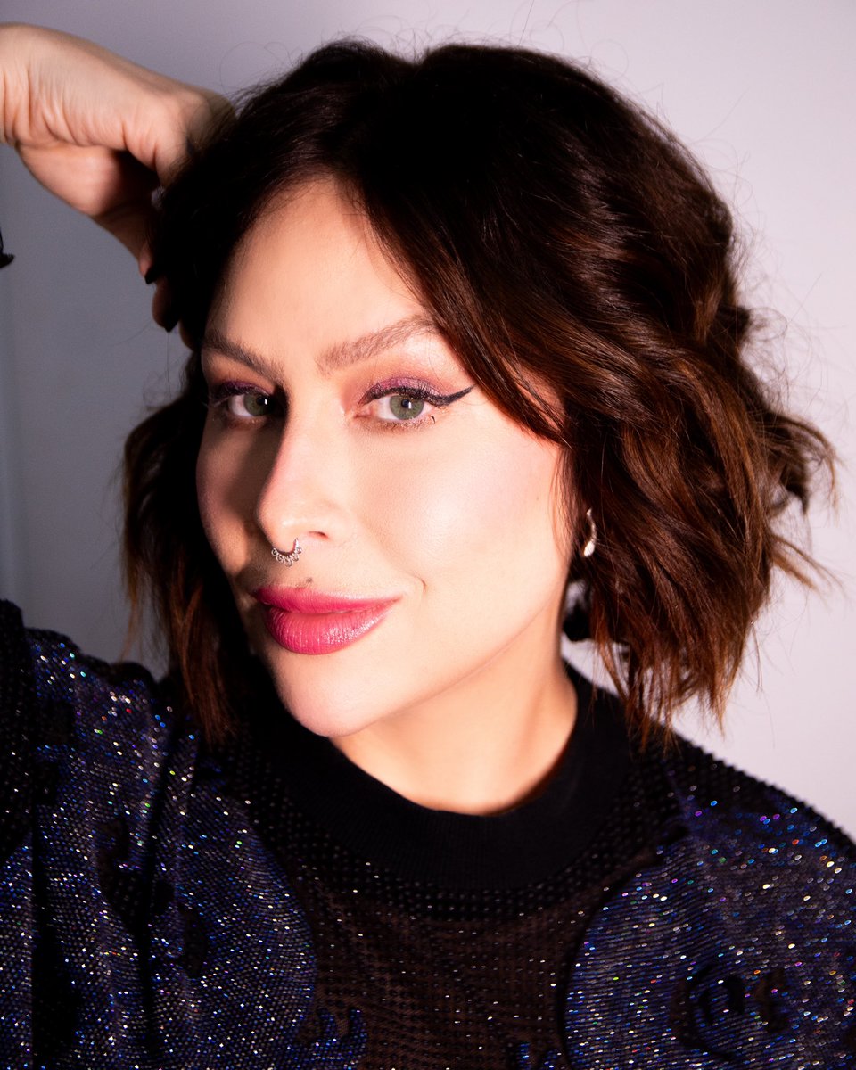 Pitty's tweet photo. e aí, bora pra mais uma semana? https://t.co/FIE2gfxAKA