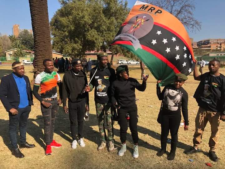 mfanelo_sibanda's tweet photo. MRP flag. 13 Stars in this flag represents 13 tribes that makes Mthwakazi Nation. Mthwakazi self determination Agenda phambili comrades. Nothing for us without us. https://t.co/gt3dz9wb8J
