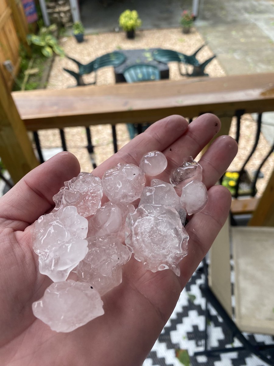 bw87a's tweet photo. 7/14/24 t-storm with hail!
Lafayette and Grant / West Buffalo
#bufwx 
@NWSBUFFALO https://t.co/PNWSWojmcK