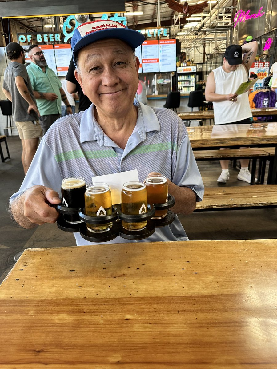 BlogPretzels's tweet photo. Checkibg out the Austin beer scene with The Stoutmeister.  First stop Austin Beer Works! https://t.co/iqGYuY7VR7