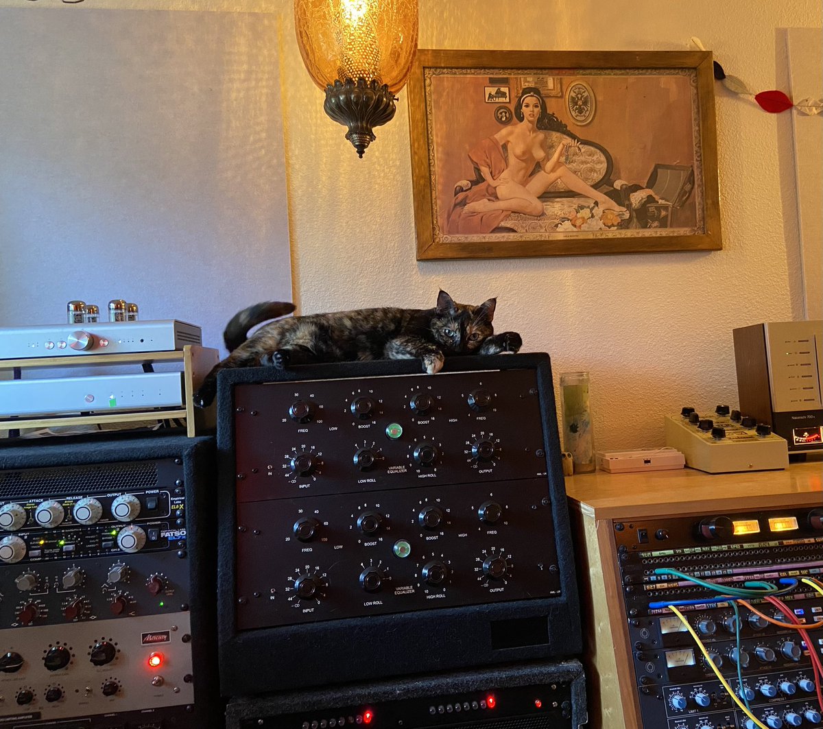 thisisduster's tweet photo. (mixing) https://t.co/vhtLyhXS7p