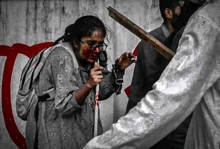 NusratMimi_drdz's tweet photo. This photo just broke my heart. I don't know how I should actually feel, angry, disappointed or frustrated!

#ALjazerra 
#Bbcnews #CNN 
#TheNewYorkTimes #BBC #save_bangladeshi_students https://t.co/UnYSeQnGr7