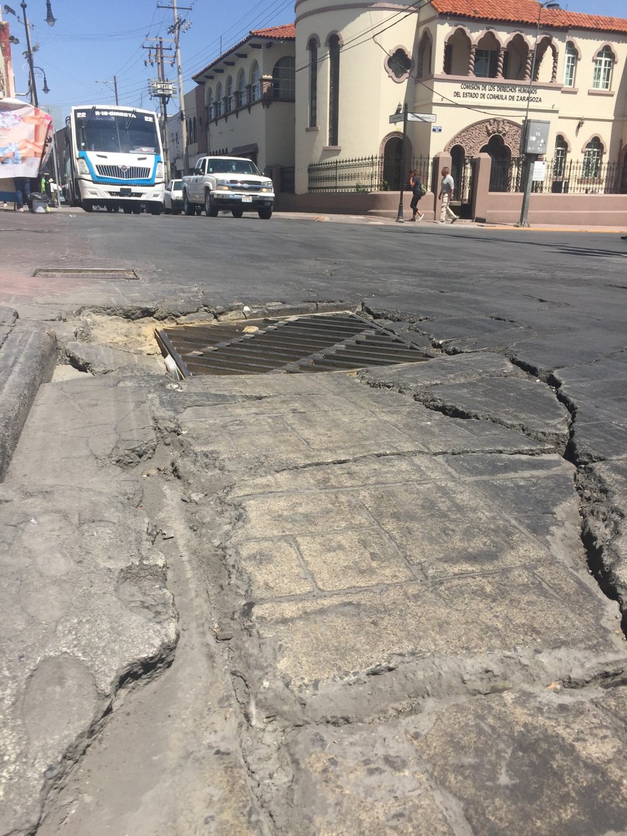 IsaacLpezRodrg2's tweet photo. @chema_fraustro @manolojim @SaltilloGob @JuanCarlosViGa @_hreyes @AnaElsaIturbe @CarlosAEstradaF @letyrora @culturasaltillo El alcalde de Saltillo #ChemaFraustro ya se va y deja a la capital de Coahuila descuidada y llena de baches, con calles y avenidas #parchadas y en pésimas condiciones. Se la pasa en eventos y lo único que hace #ElMunicipio es tapar los baches como si eso solucionara el problema https://t.co/QOealfJYwI