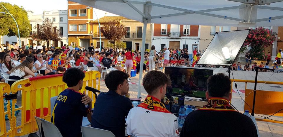 marcferriz's tweet photo. Ha acabado la Eurocopa pero lo vivido este último mes lo voy a llevar siempre conmigo

Desde el 14 de junio hemos trabajado todos los días en intentar hacer la mejor cobertura posible

Hoy podemos decir que contamos como España fue campeona de Europa https://t.co/Daon0KRXDa