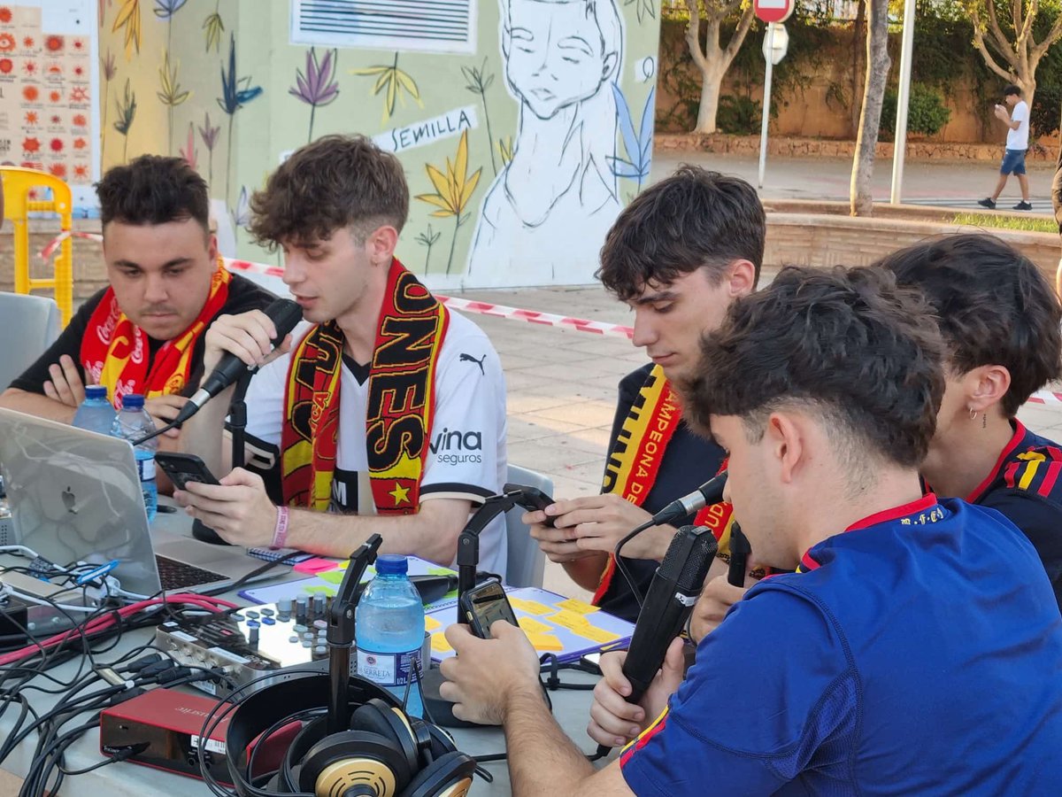 marcferriz's tweet photo. Ha acabado la Eurocopa pero lo vivido este último mes lo voy a llevar siempre conmigo

Desde el 14 de junio hemos trabajado todos los días en intentar hacer la mejor cobertura posible

Hoy podemos decir que contamos como España fue campeona de Europa https://t.co/Daon0KRXDa
