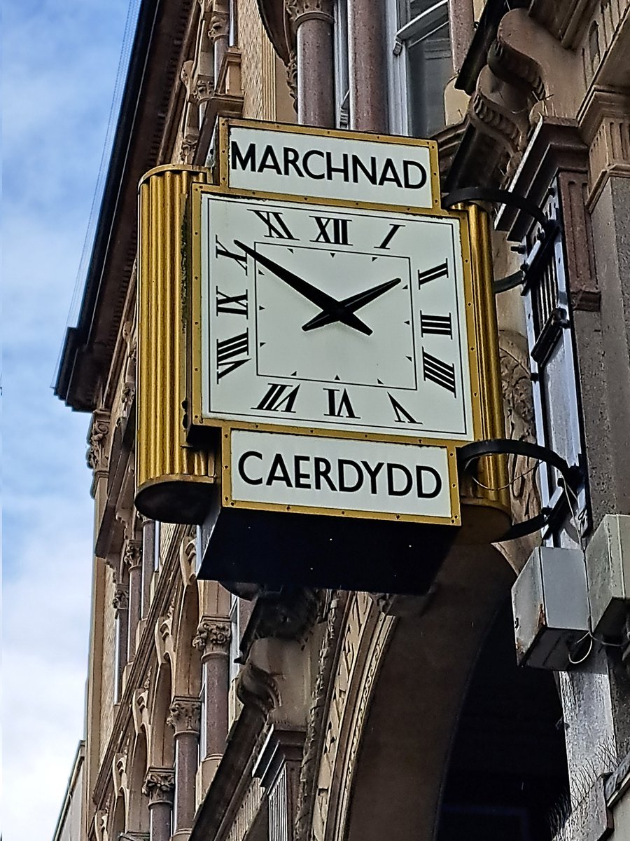 Looking back on St David's Day in Cardiff with a post about 3 markets incl  <a href="/CardiffMarket_/">Cardiff Market Marchnad Caerdydd</a>, laverbread, cockles &amp; seaweed gin at <a href="/thepottedpig/">The Potted Pig</a>. Link in bio  
#Cardiff #foodmarkets #laverbread