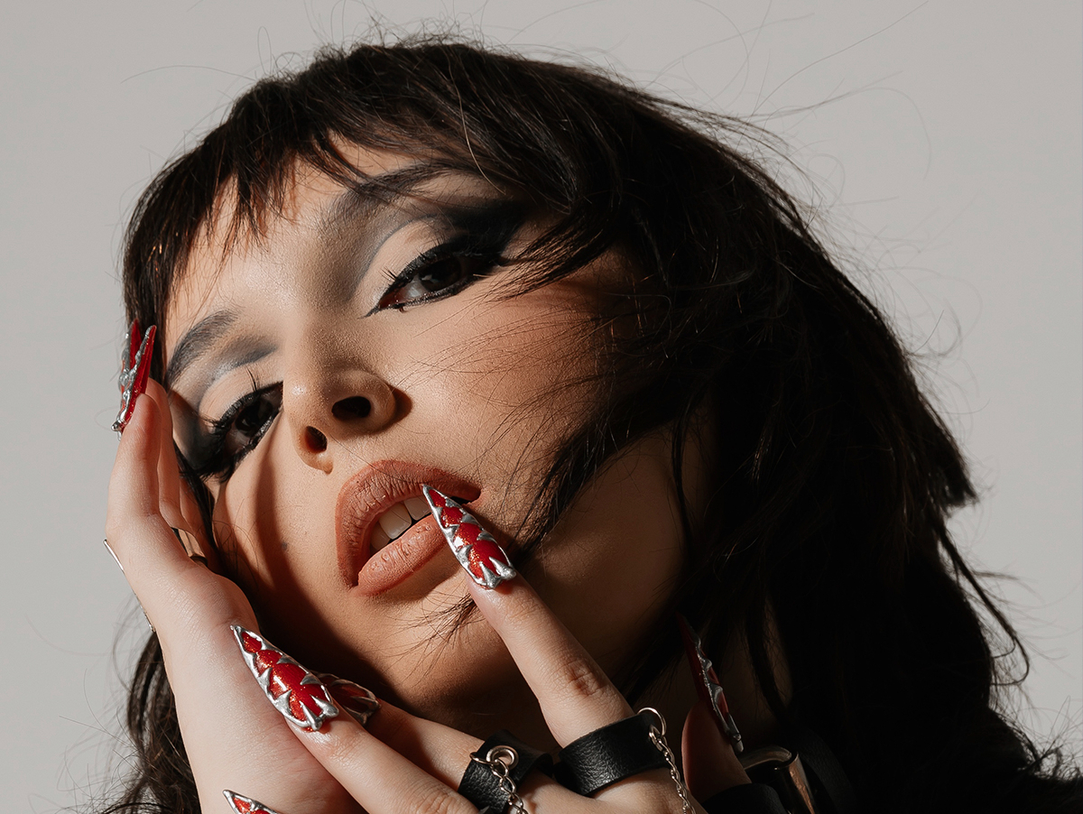 POPline's tweet photo. Quem é Catha, a carioca que quer conquistar a música pop nacional? -  https://t.co/LvDTnfkS9D https://t.co/9Ipf81HFri
