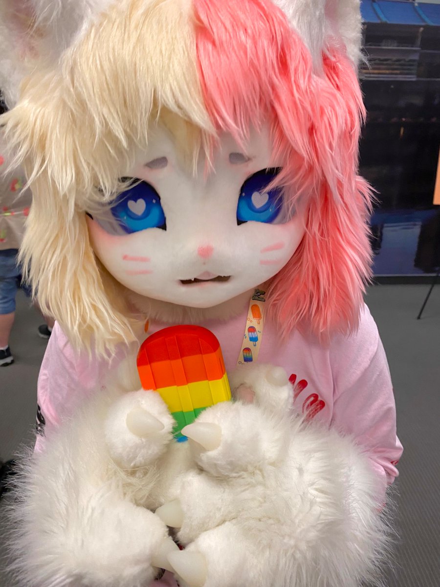 tizzypaw's tweet photo. 📍( ´･ω･)人(・ω・｀ )

hello :) i'm a student at uc berkeley in child psych &amp; education! i'm also a magical cat named tizzy 🐱🪽

i make art inspired by old anime and games and other things i like :3 talk to me about warrior cats and hatsune miku.. mwah

https://t.co/XnAbLL801E https://t.co/zvDNbvQibf