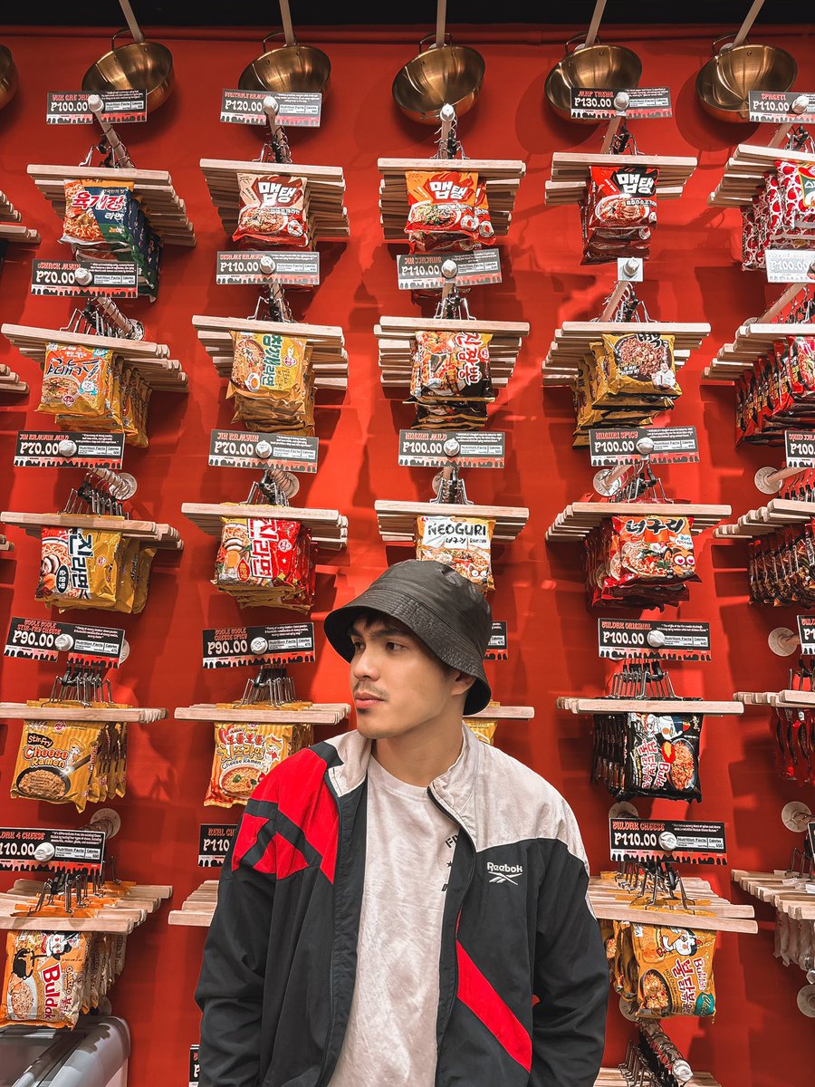 AttyOrangeJuice's tweet photo. Late night ramen trip. 🍜 https://t.co/hfjbEuB13w