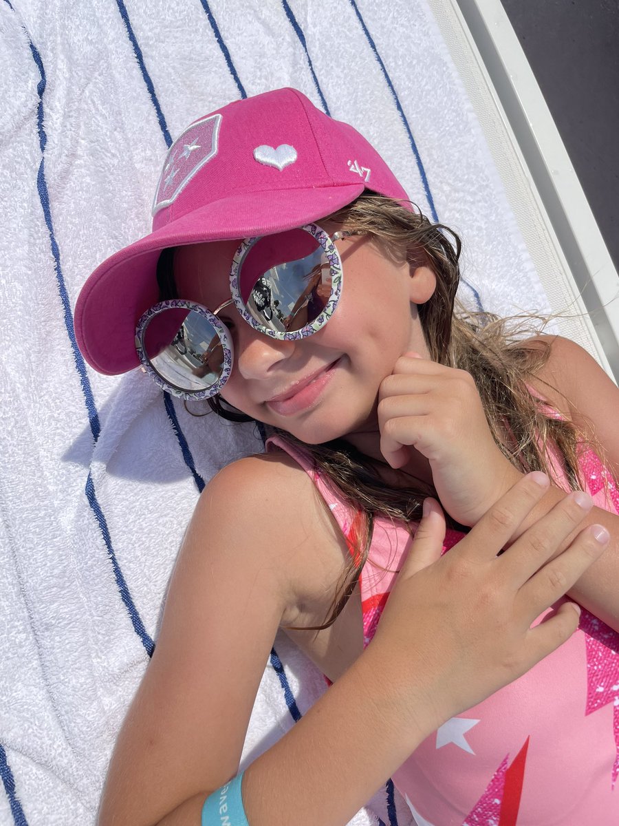 PureOutlaw's tweet photo. It was a beautiful birthday weekend full of sun & fun for our beautiful, sweet, kind, loving and super fun loving baby girl. #oncloudnine #harrystylesfan #blessedbyyourlove https://t.co/giXzBgDiuS