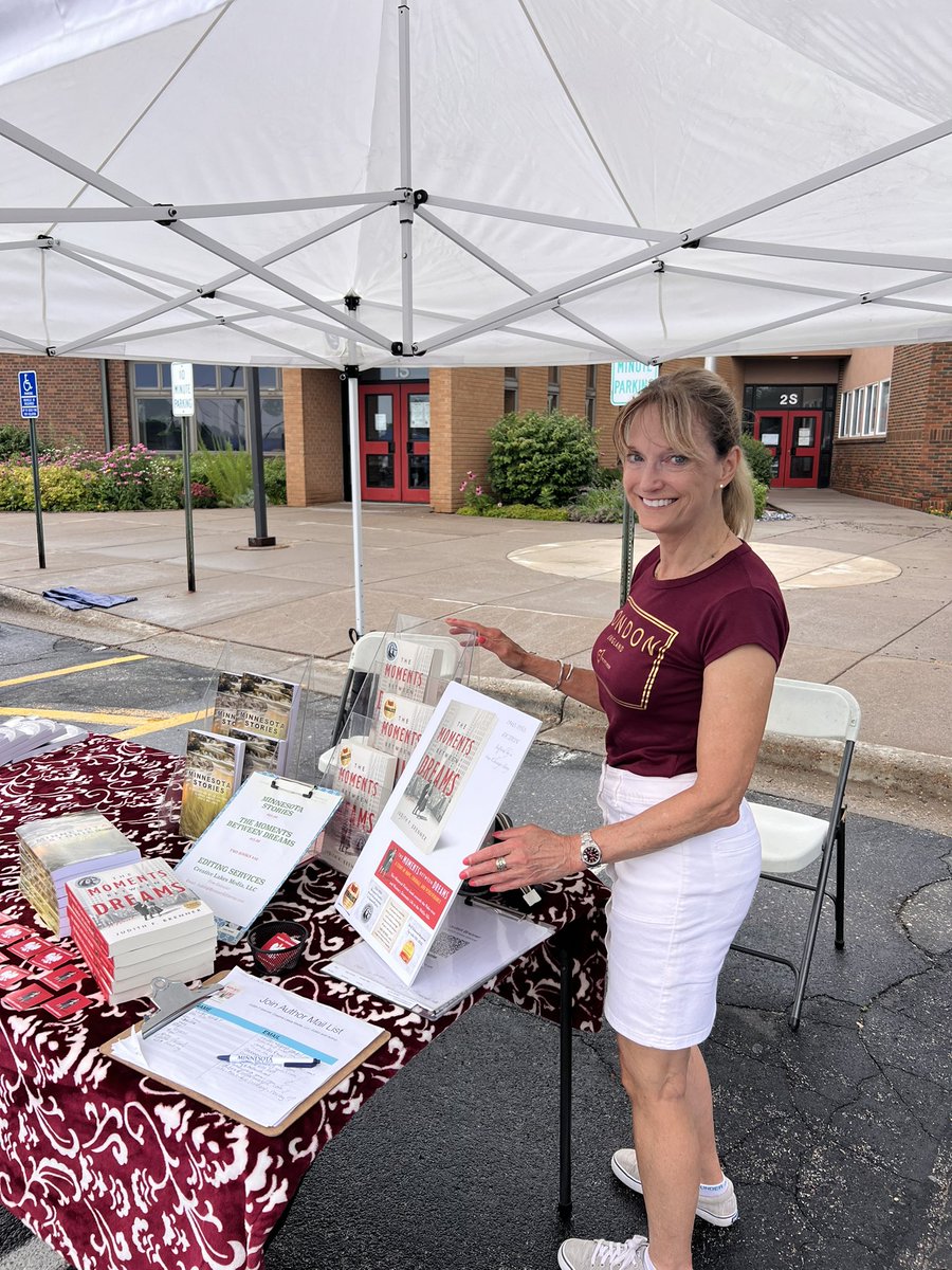 WriteEdit4U's tweet image. Rain doesn't stop readers from shopping for books at Farmers' Markets! I partnered with the author of 13 Diamond Point Lake, another Minnesota author. Fun day at Lake Elmo market. #momentsbetweendreams #fiction