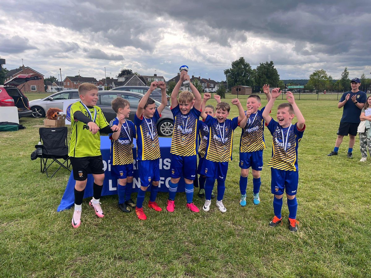 KiddyLionsFC's tweet photo. Our weekends of hard work and putting on tournaments came to an end in summer sunshine. Well done everyone involved! A lot of children, coaches and parents went away very happy. Teams from all over midlands and also visitors from as far as Wales. Superb grassroots football! ⚽️👏🏼 https://t.co/83OUW1dHb8
