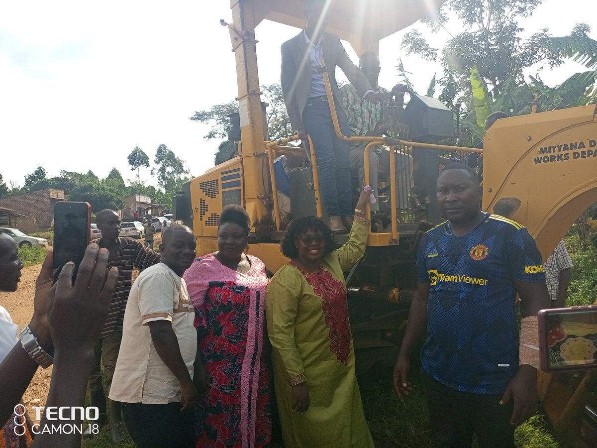 Launching of Ddundu- Namasenene- Kasangula road maintenance works in  Namungo Subcounty 8km worth 56million.
