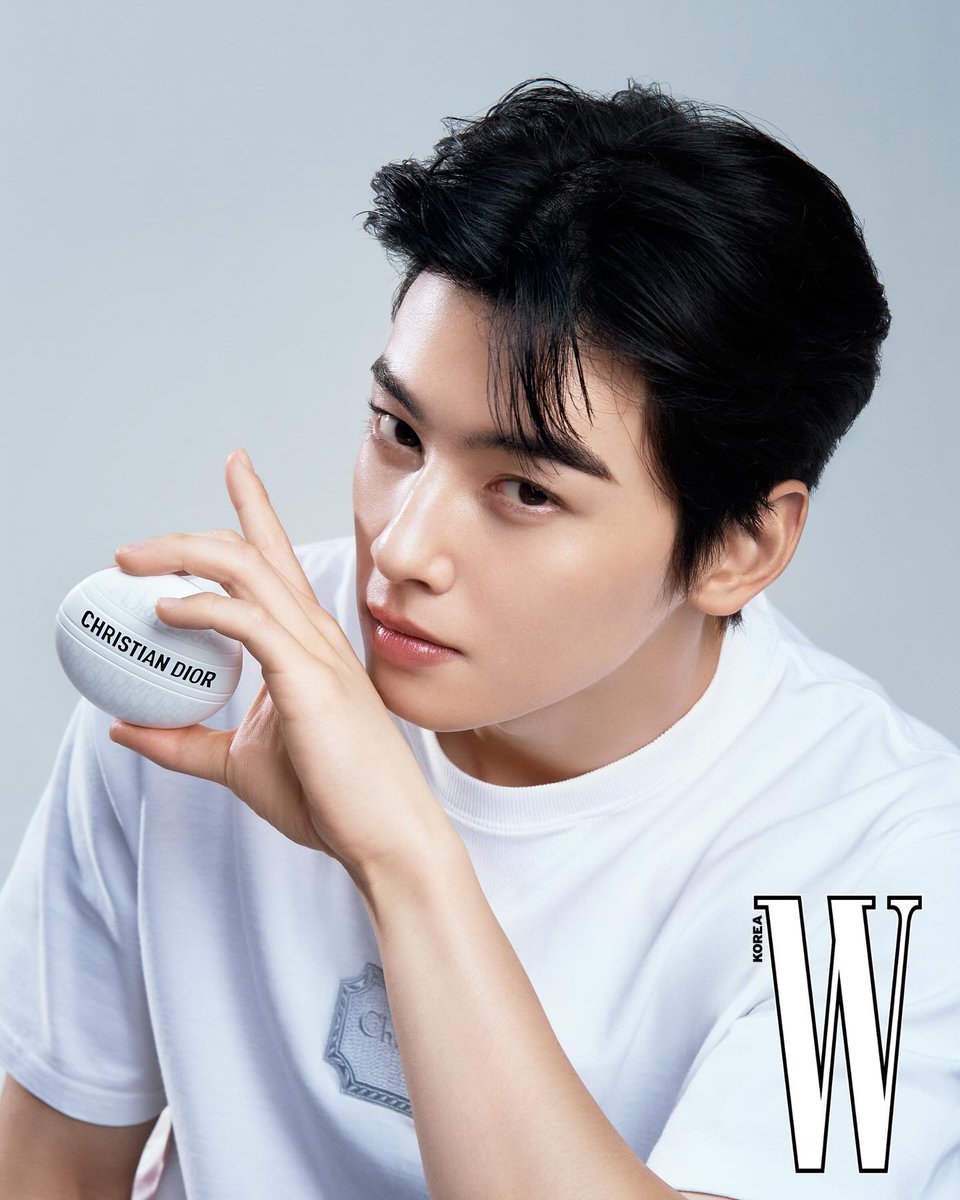 _storyc_'s tweet photo. W Korea 크리스챤 NEW 디올 르 밤 화보 #차은우 https://t.co/o6z4I6BOVY