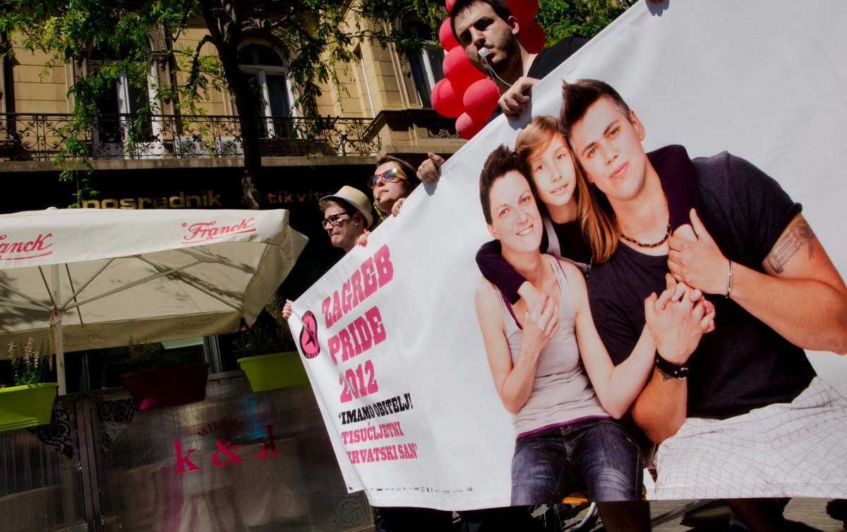 zagrebpride's tweet photo. Kod izrade zakona 2014. godine Zagreb Pride je zagovarao, a i dalje stojimo kod toga, da životno partnerstvo trebaju moći sklopiti dvije osobe neovisno o spolu, te da životni partneri  budu izjednačeni s bračnim drugovima u svim pravima, pa tako i u pravima na posvojenje djeteta. https://t.co/R3LU0nRwoH
