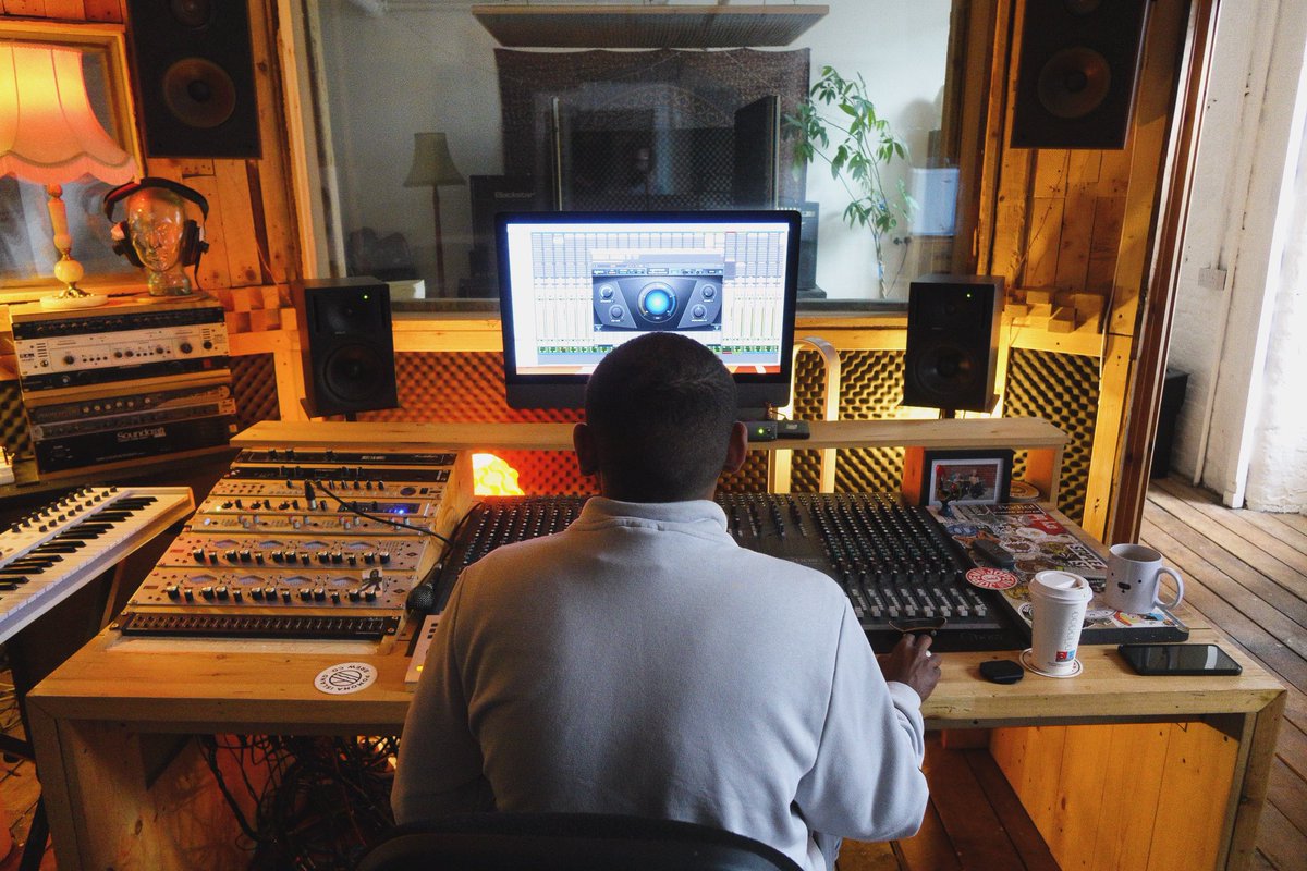 No pics Monday @officialjkosmos 
.
whitebearstudios.co.uk
.
#recordingstudiomanchester
#musicproduction #musicproducer 
#manchesterrecordingstudio 
#mixingengineer