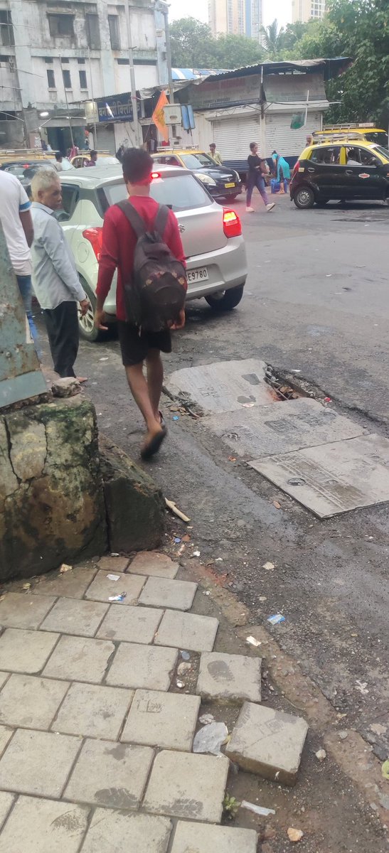 arvindpnishar's tweet photo. Opp.Grant Road Railway station (West),Opp.Santosam Restaurant @mybmcWardD @mybmc @mybmcRoads https://t.co/RG1UybYdmK