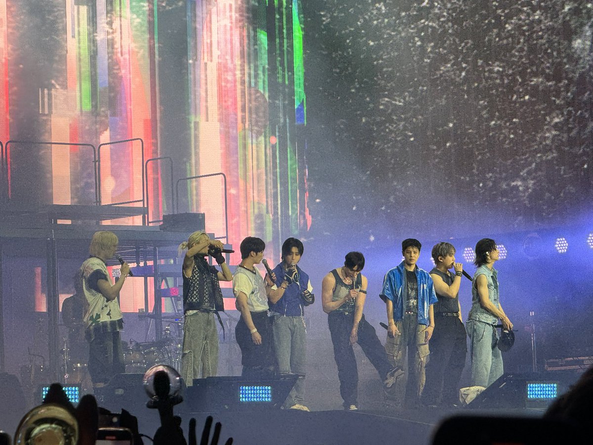 bt7s13vt's tweet photo. i have serious post concert depression. miss u already @Stray_Kids 🫶🏻 https://t.co/CIwIRV9ui0