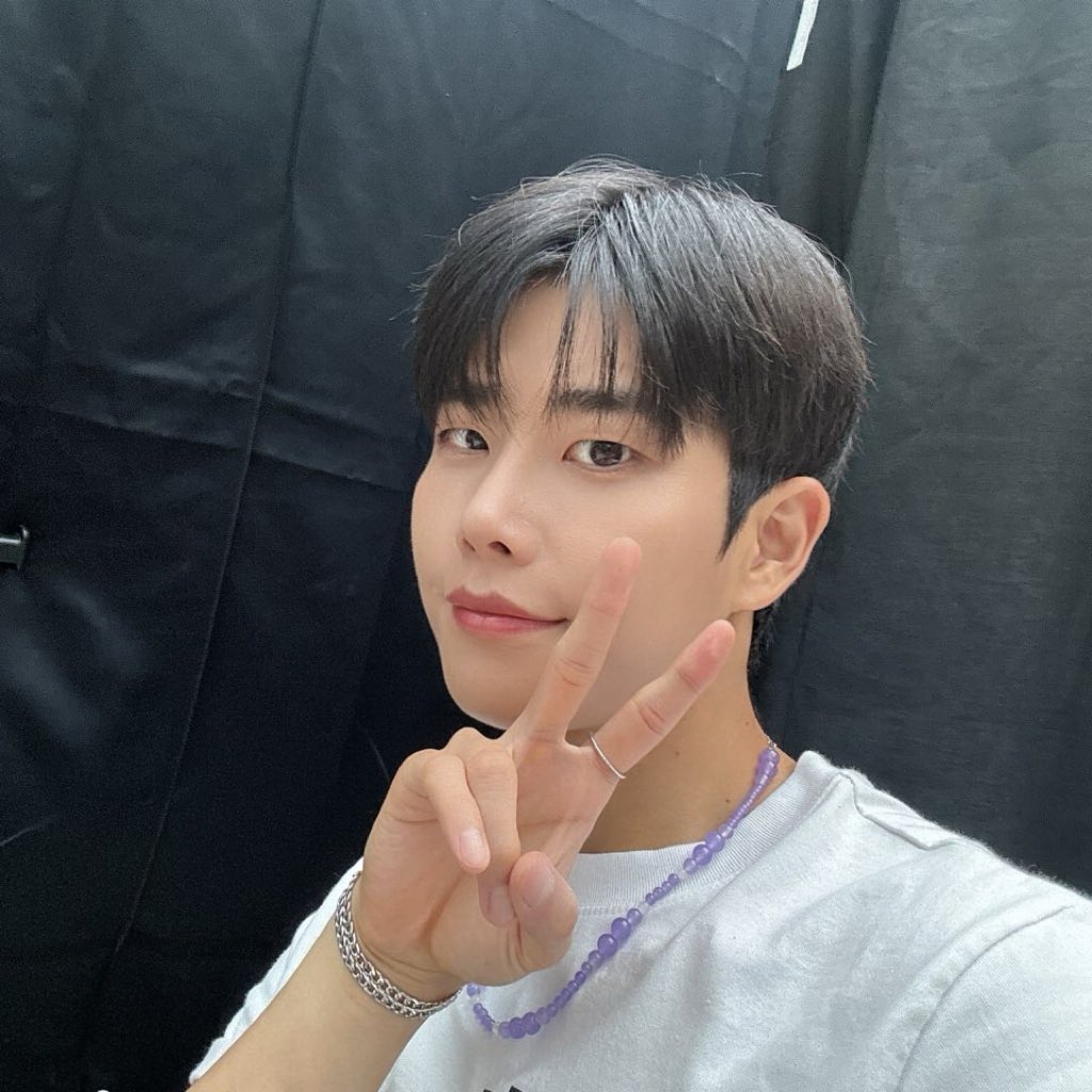offclASTRO's tweet photo. 오늘도 고생했어~ 굿밤하자💜
글쓴이 엠밤
#아로하 #잘자 https://t.co/VcDDetPSCy