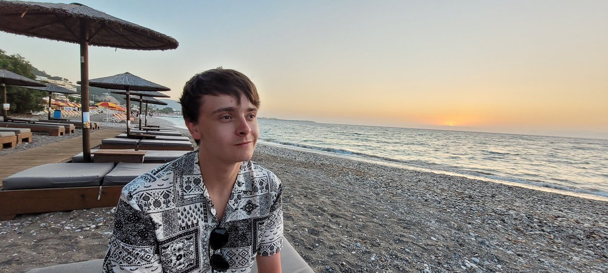 wuisasmum's tweet photo. This absolutely incredible young man, just got a 1st class degree in Musical theatre! Don't ever let autism stand in your way, everything is possible ✨️ 
@AnnaKennedy1 @Autism @ClevedonSchool @WSMERCURY @JoeSims10 @alexlovelltv @westoncollege Joe Pass. https://t.co/6k3I87a96x