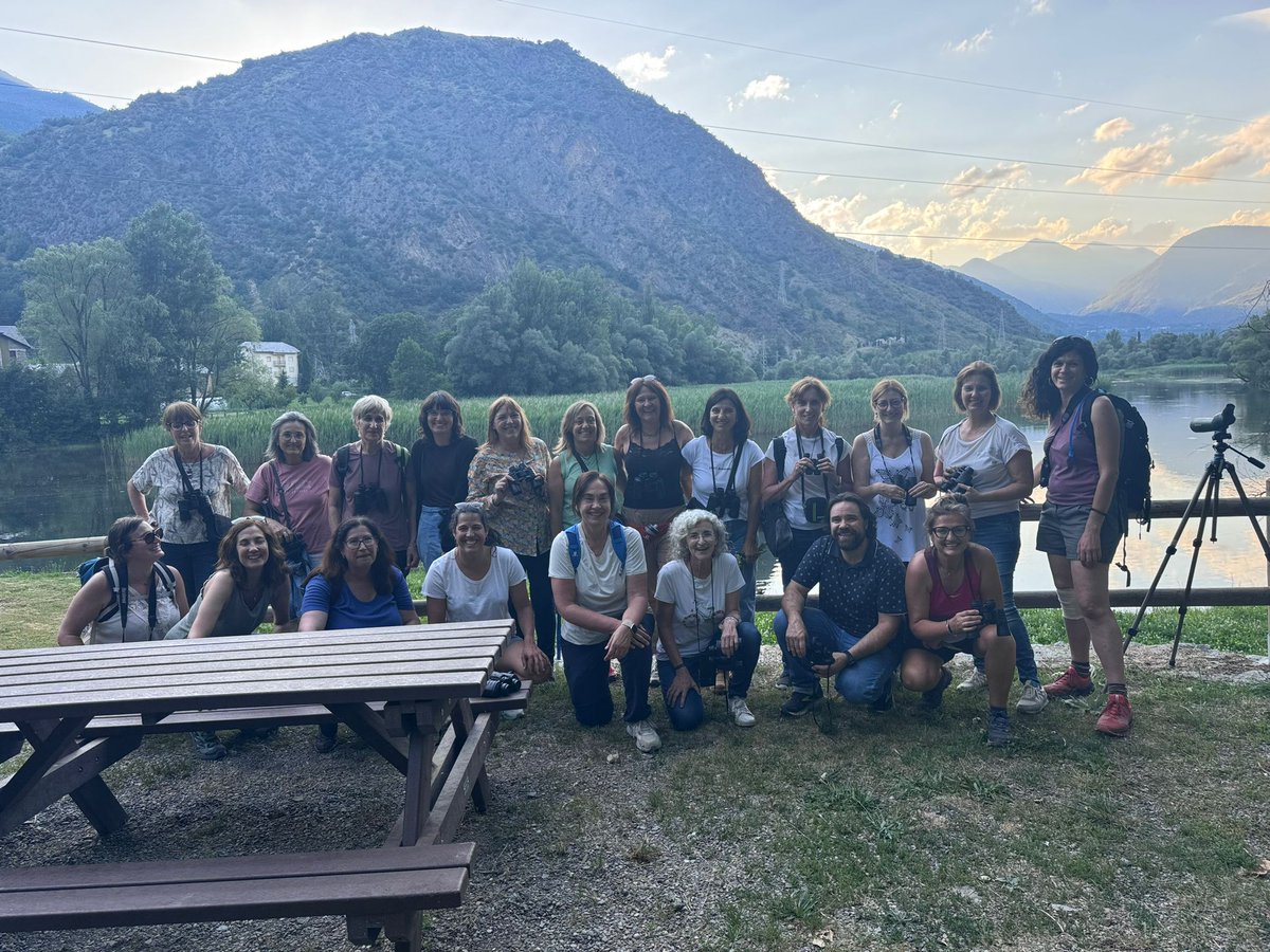 CdaVallsAneu's tweet photo. 1/2 Es pot aprendre a totes les edats, si no que ho diguin a les companyes dels Centres de Recursos Pedagògics dels Serveis Territorials de Lleida i de l'Alt Pirineu i Aran. Tanquem el curs fent una activitat de descoberta de la #MolleradEscalarre, una zona humida dins del @pnap https://t.co/xuxSNUDfVm
