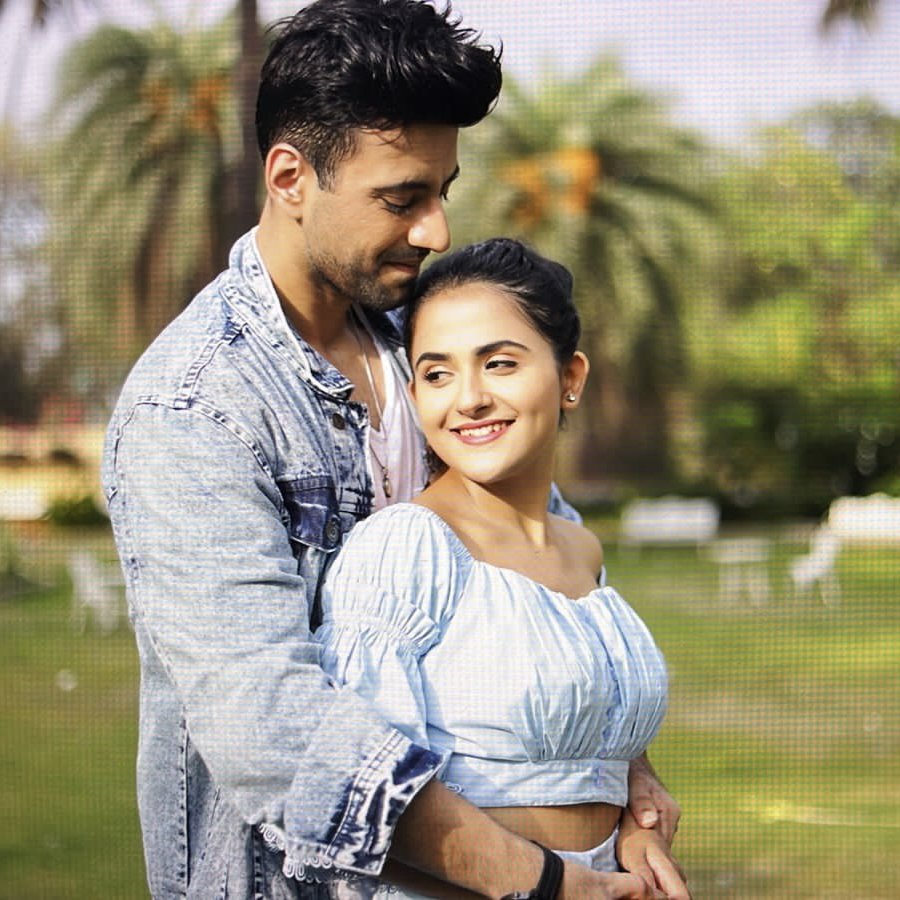 VishrutiCh's tweet photo. Happy 2 years to the mv that showcased KV & Deba’s unparalleled chemistry as Neel & Naina. Their emotive performances still evoke deep emotions and fond memories.
DEVIR MUBARAK HO TURNS 2
#MubarakHo #DeVir https://t.co/XSBA5qVmqn