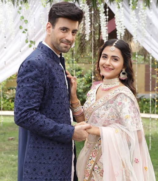 VishrutiCh's tweet photo. Happy 2 years to the mv that showcased KV & Deba’s unparalleled chemistry as Neel & Naina. Their emotive performances still evoke deep emotions and fond memories.
DEVIR MUBARAK HO TURNS 2
#MubarakHo #DeVir https://t.co/XSBA5qVmqn