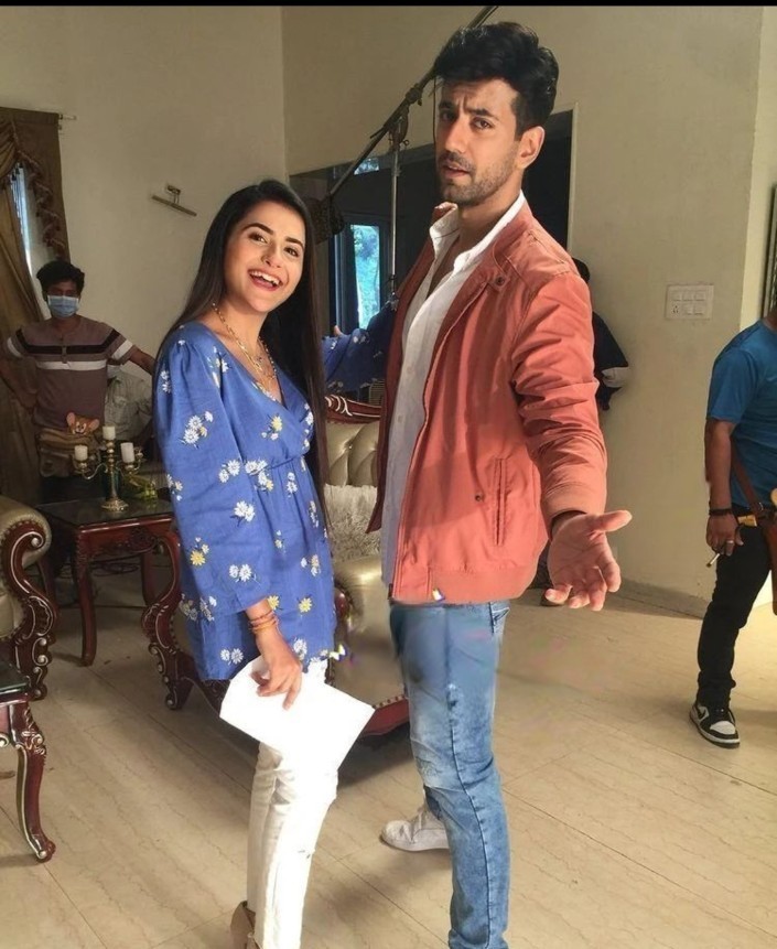 VishrutiCh's tweet photo. Happy 2 years to the mv that showcased KV & Deba’s unparalleled chemistry as Neel & Naina. Their emotive performances still evoke deep emotions and fond memories.
DEVIR MUBARAK HO TURNS 2
#MubarakHo #DeVir https://t.co/XSBA5qVmqn