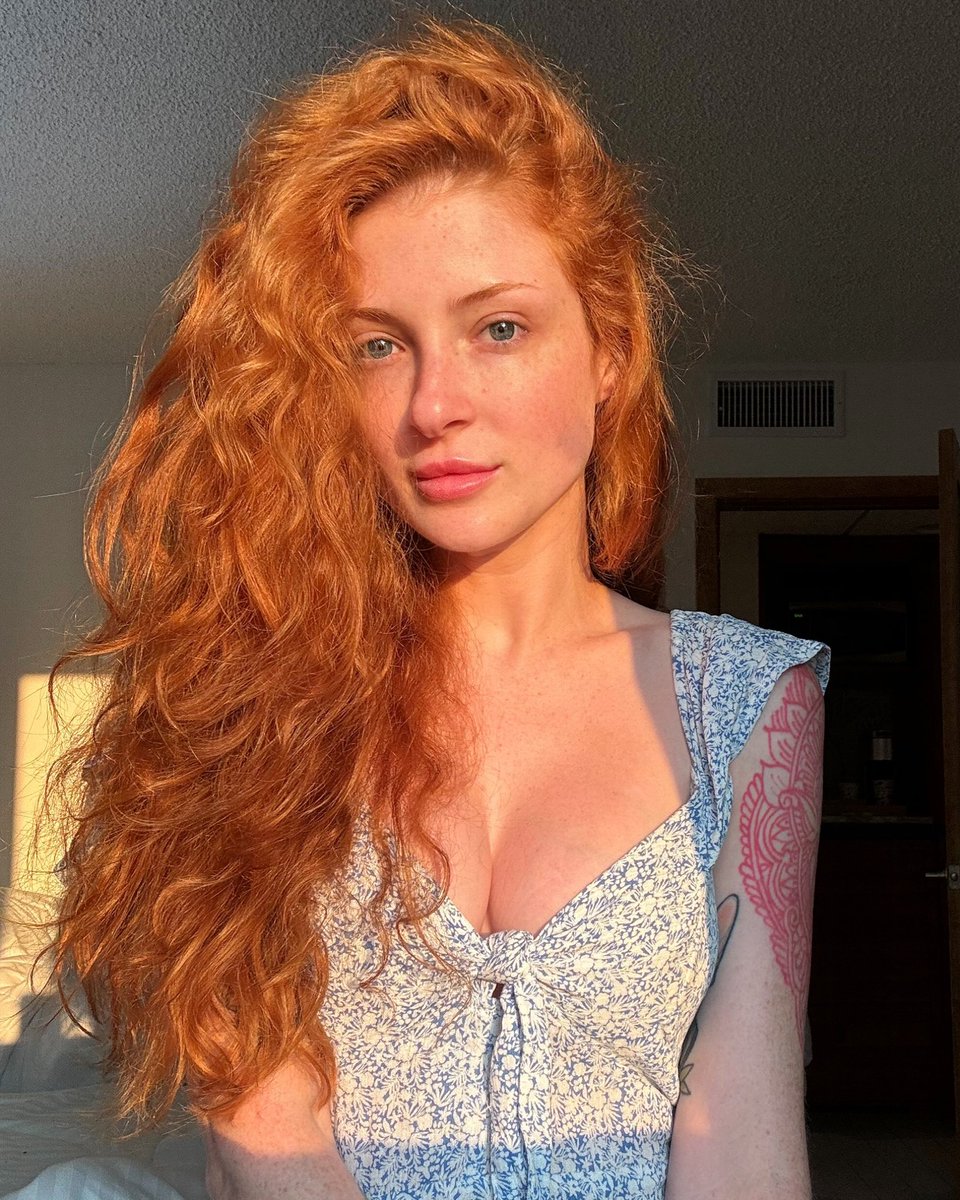 Katierosecoloredglasses tweet media