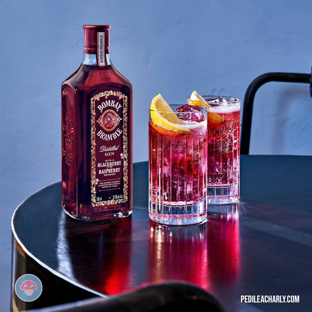 pedileacharly's tweet image. Presentamos al amigo más ligero de Bramble &amp;amp; Tonic: Bramble &amp;amp; Sonic.

Receta:
25 ml de #BombayBramble
75 ml de agua con gas
75ml de agua tónica
Rodaja de limón como guarnición

#PedileACharly y #TomaDiferente
pedileacharly.com