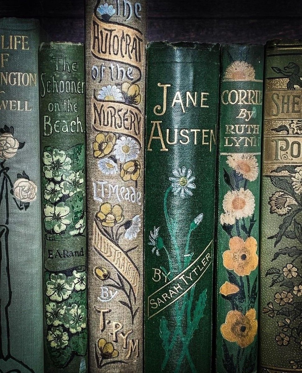 poeticalphotos's tweet photo. books made of magic, fairytales, poems and love https://t.co/yK1DCNH9VK